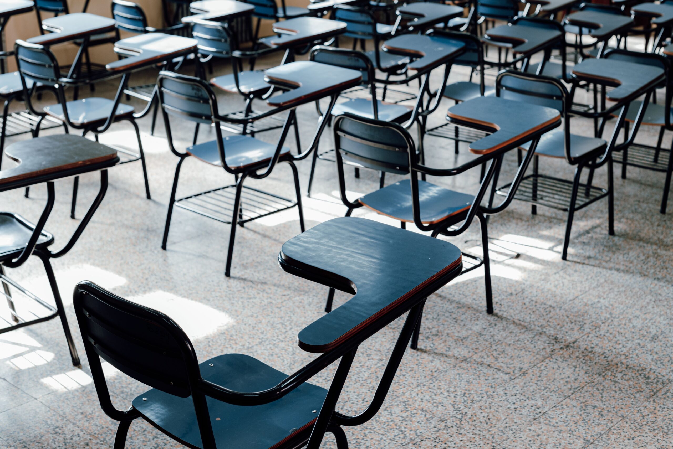 Rows of empty desks in a bright Buenos Aires classroom, symbolizing education and learning environment.